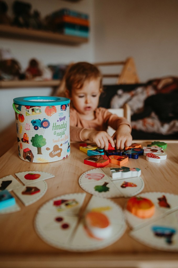 Vilac – drevená hra Hmataj a nájdi – farma