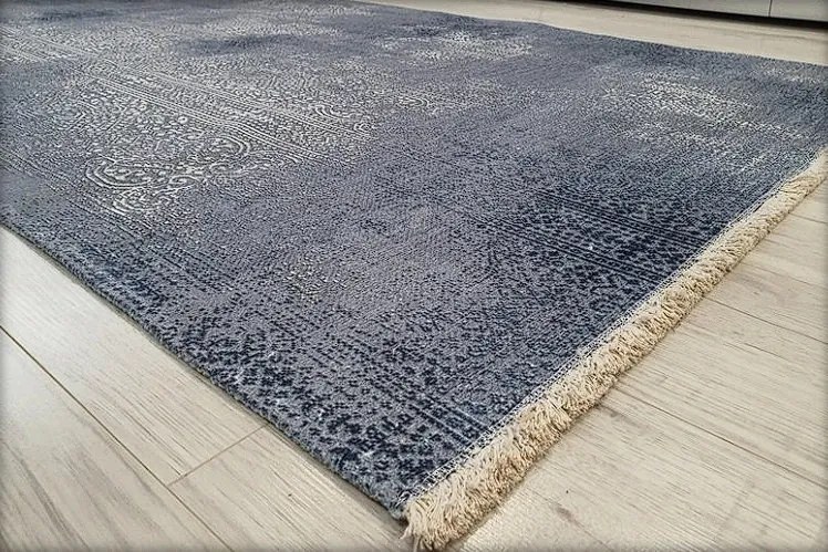 HU Modrý orientálny koberec Banco 1030-BLUE Rozmer: 155x230 cm