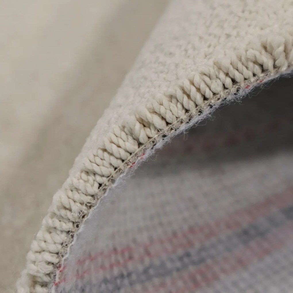 AladinWorld Expres, AKCIA: 👣🛡️105x260 cm Kusový koberec Royal Lux 03 - obšitý zo všetkých strán + protišmyková úprava, šíře, biela, fusion back, detská izba