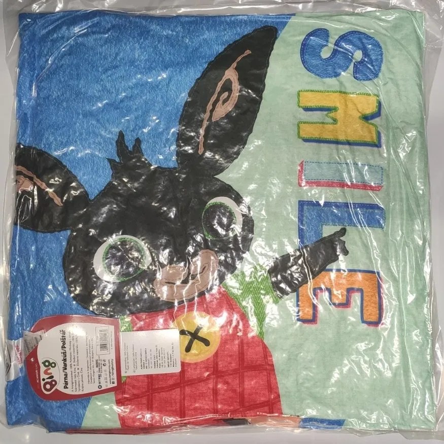 Detský obojstranný vankúš Zajačik Bing &amp; Flop / Zajačik Bing v póze Usaina Bolta - 40 x 40 cm