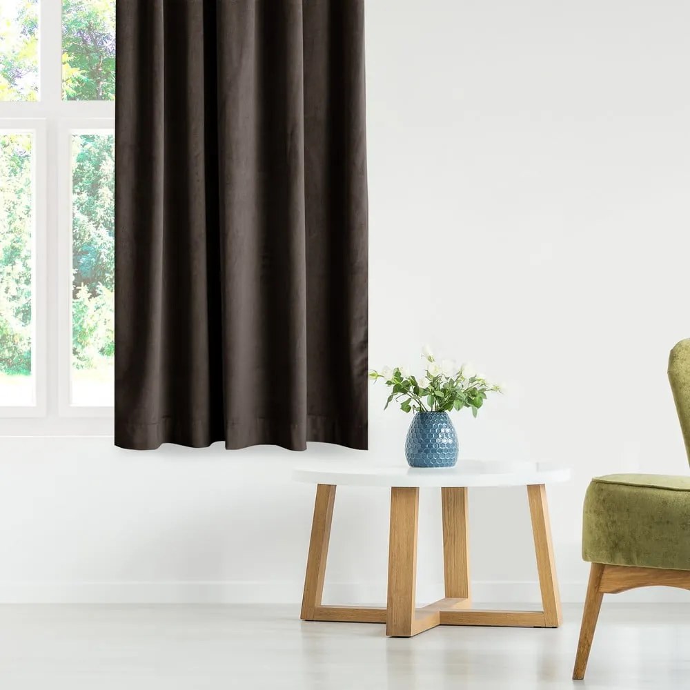 Hnedý zamatový dimout záves 140x270 cm Eyelets – Restilo