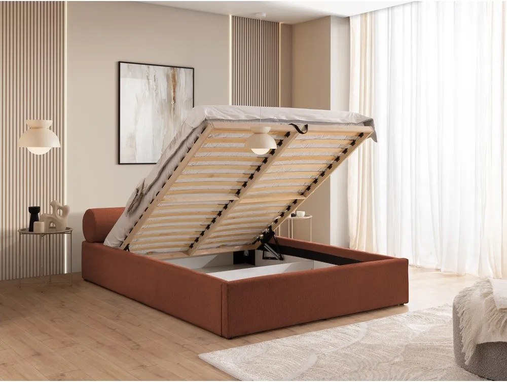 Čalúnená dvojlôžková posteľ s úložným priestorom s roštom 160x200 cm v terakotovej farbe Cille – Ropez