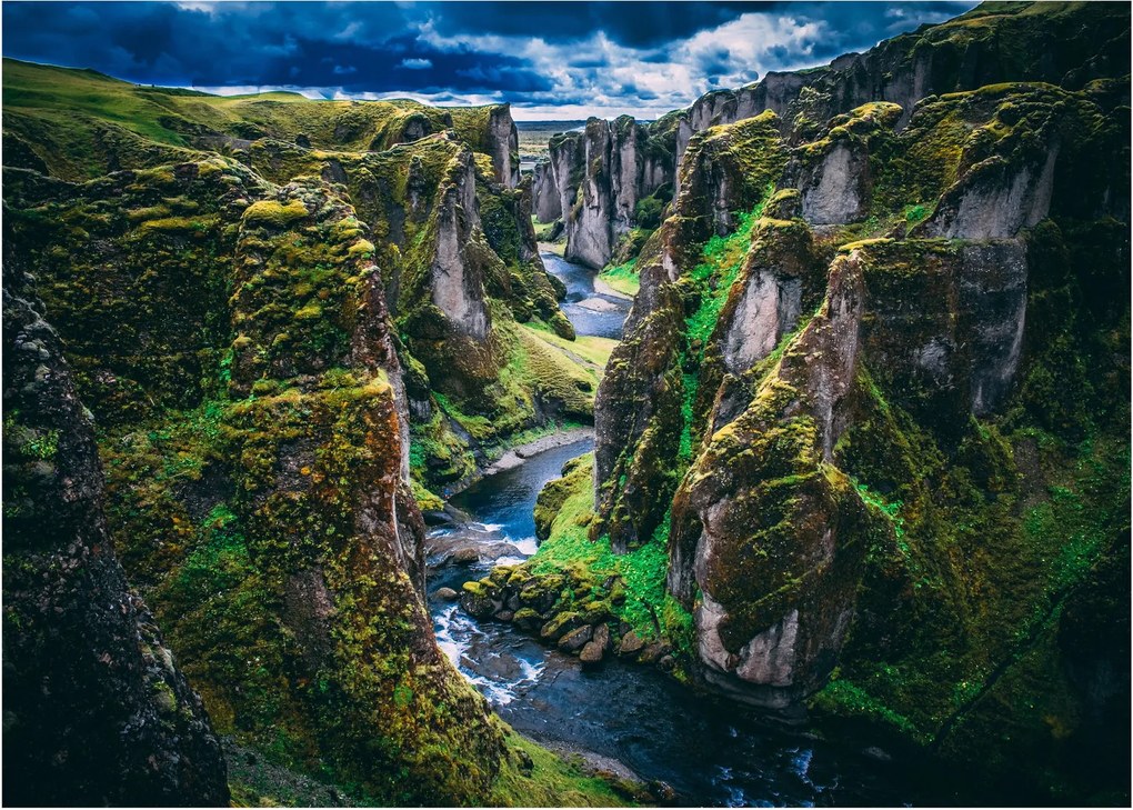 Sklenený obraz - Rieka v skalnatom údolí (70x50 cm)