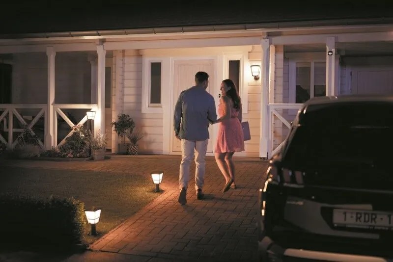 PHILIPS HUE Vonkajšia stojaca LED múdra lampa HUE ECONIC s funkciou RGB, 15W, teplá biela-studená biela, IP44