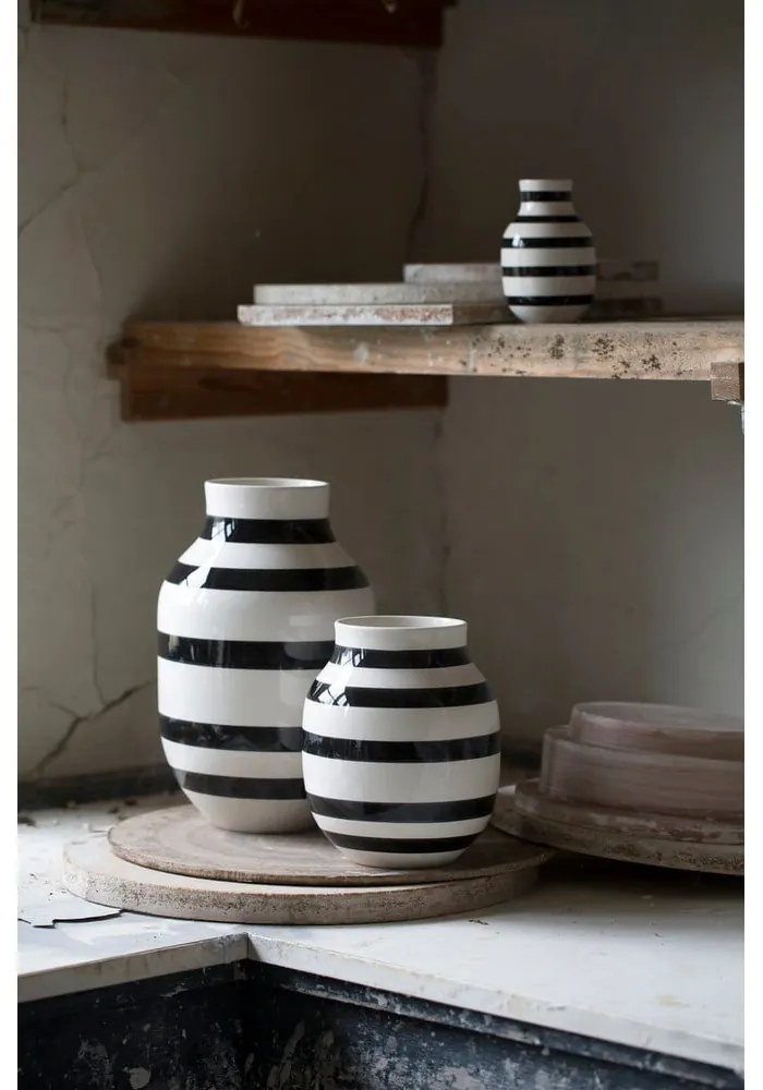 Čierno-biela kameninová váza Kähler Design Omaggio, výška 30,5 cm