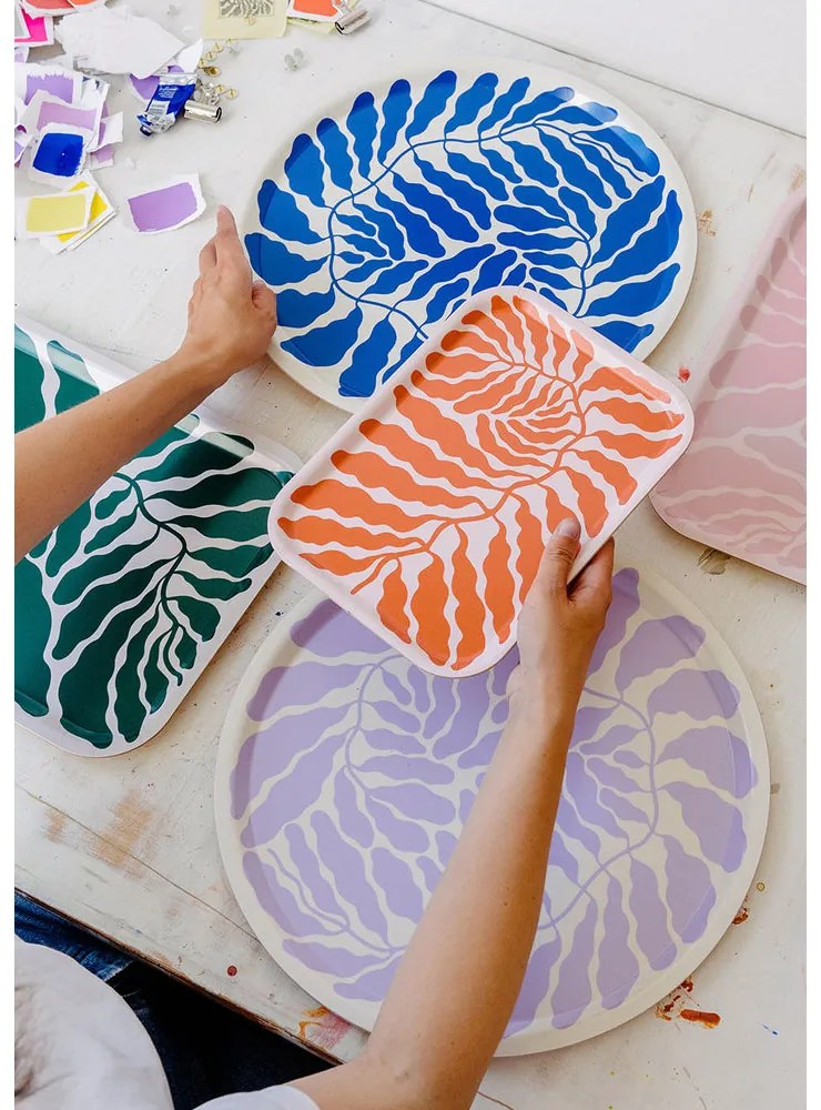 Wrap Ilustrovaná tácka drevená Art Trays by Linnéa Andersson okrúhla modrá