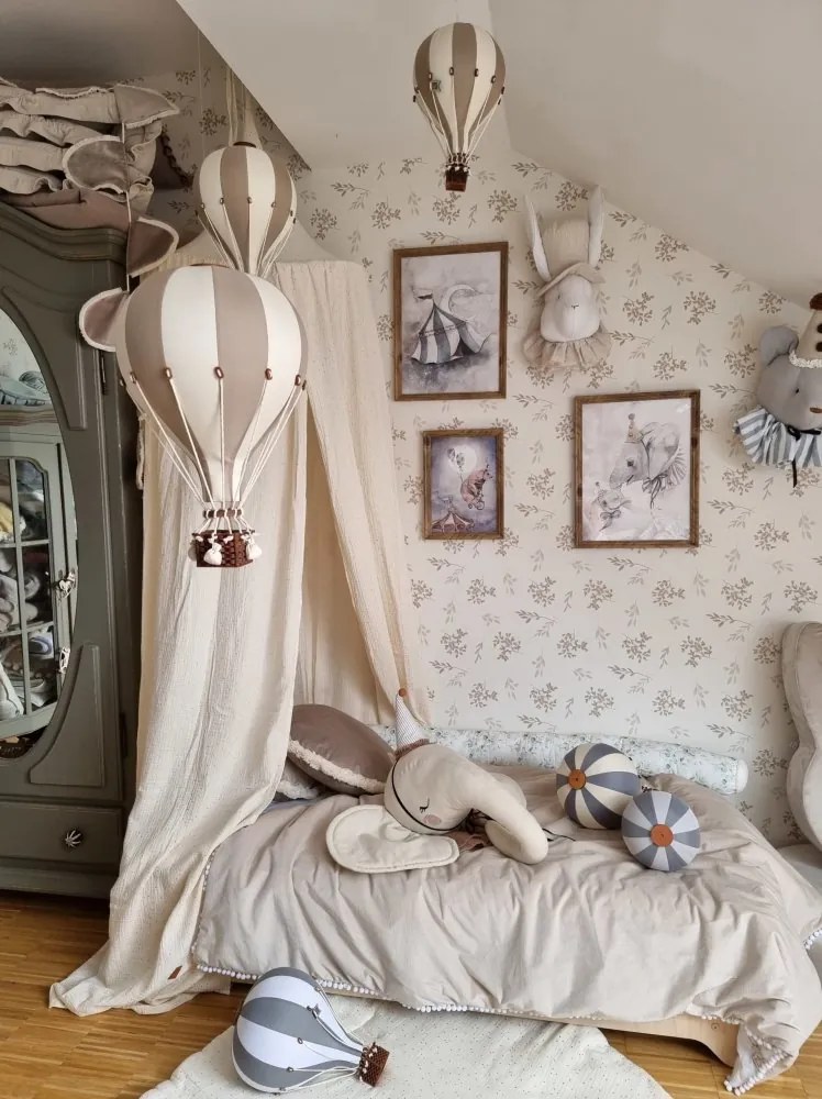 Dekoračný lietajúci balón zelená/krémová – dekorácia do detskej izby L-50cm x 30cm