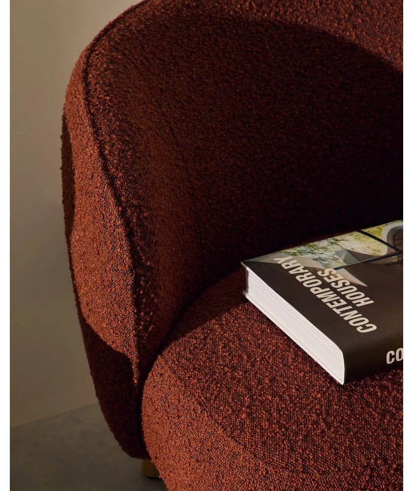 Kreslo v terakotovej farbe z textílie buklé Ulit – Kave Home