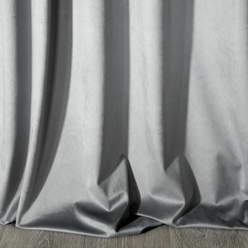 Dekorstudio Zamatový záves MELANIE 140x250cm strieborný