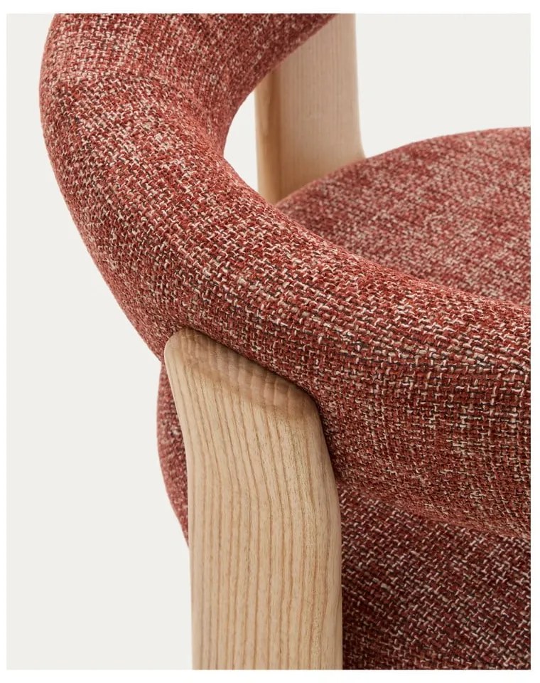 Jedálenská stolička z jaseňového dreva v prírodnej farbe/v terakotovej farbe Granite – Kave Home