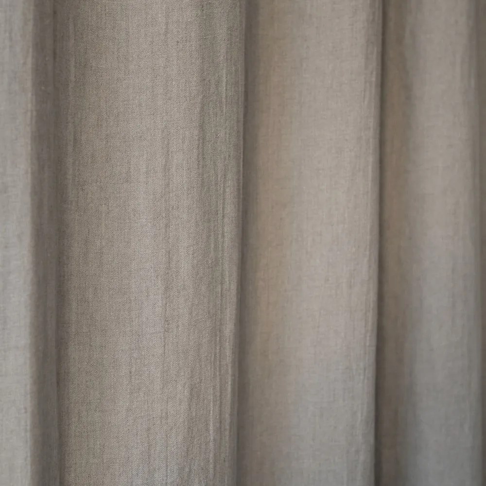 Béžový ľanový záves s pútkami Linen Tales Night Time, 275 x 140 cm