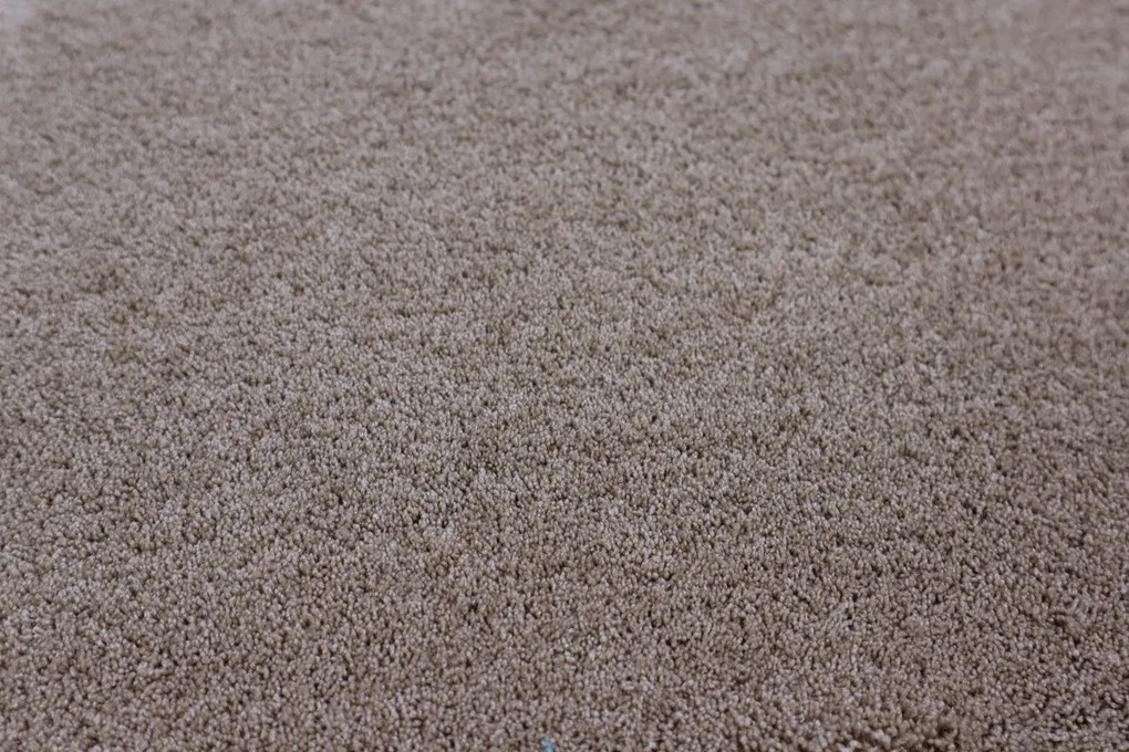 ITC, Metrážny koberec Sweet 92 hnedý, na mieru, šíře 4m, hnedá, filc, obývacia izba