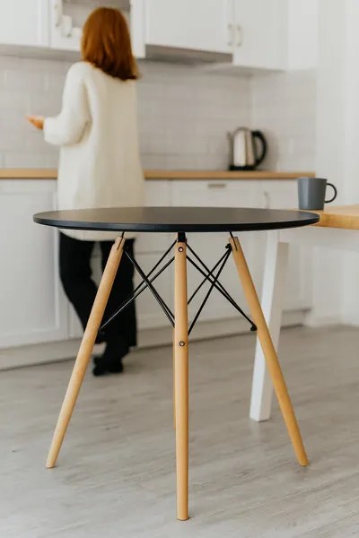 Jedálenský stôl SETTLE čierny FAT1187