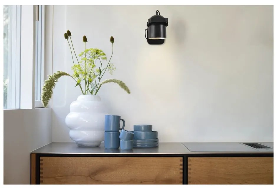 Čierne nástenné svietidlo Nesvik – Villa Collection