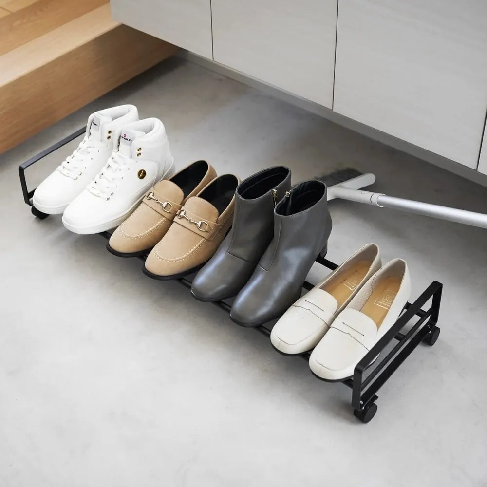 Čierny kovový stojan na topánky 83,5x14,5x27,5 cm Tower – YAMAZAKI