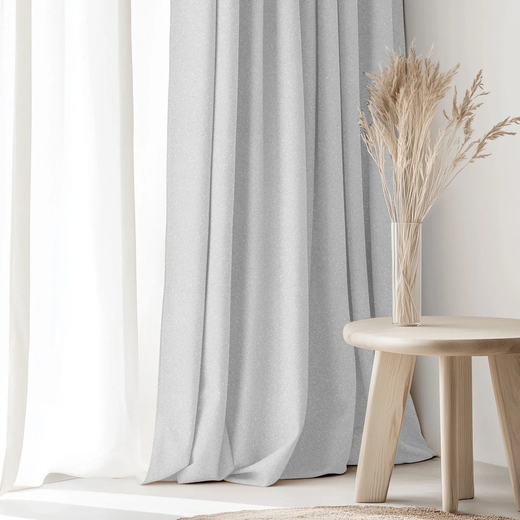 Goldea dekoračný exkluzívny záves - strieborný s trblietkami 240x135 cm