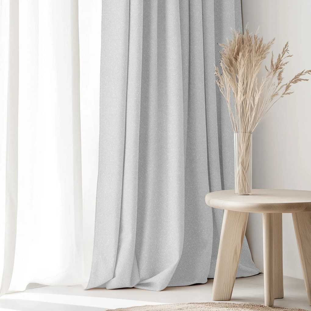 Goldea vianočný dekoračný exkluzívny záves - strieborný s trblietkami 220x135 cm