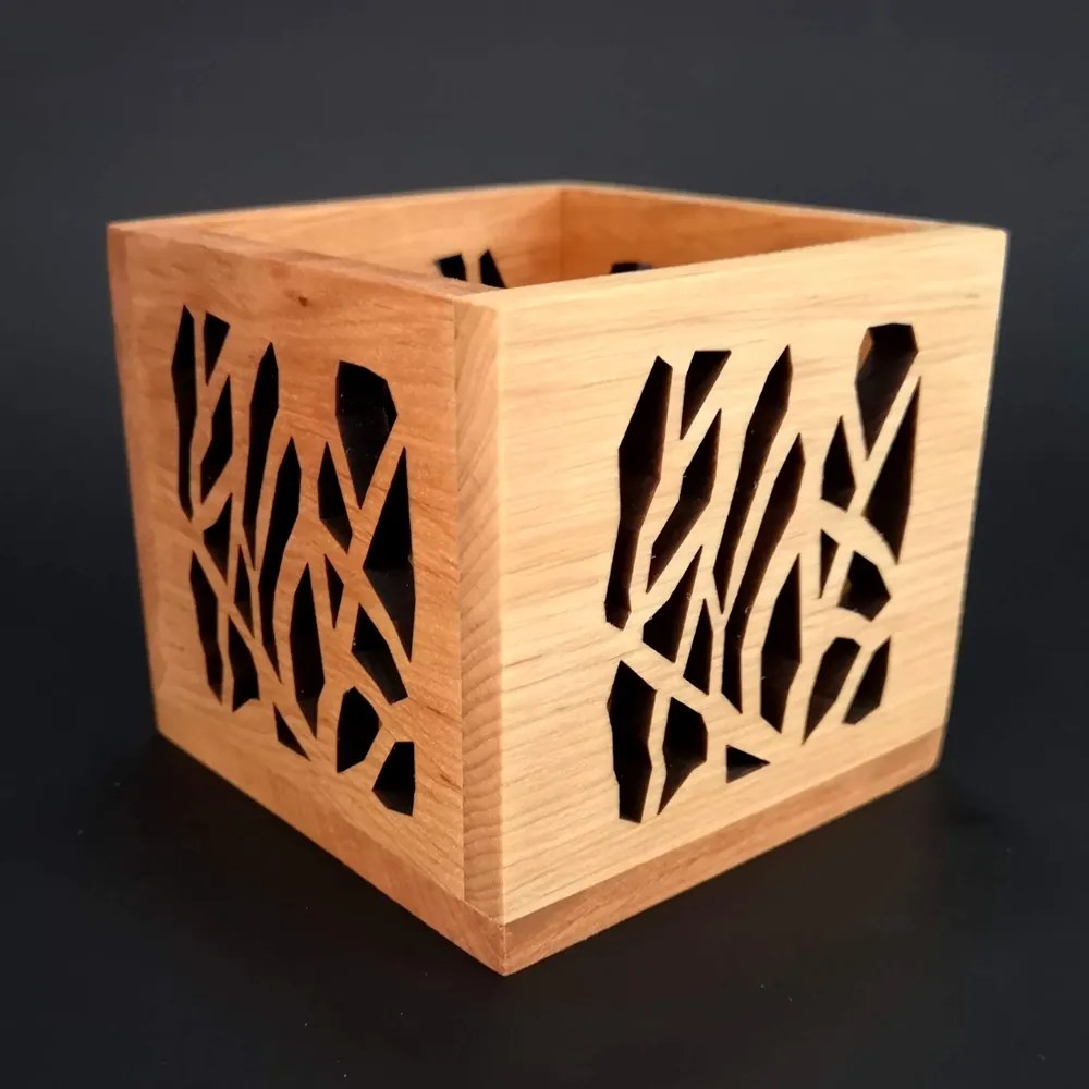 AMADEA Drevený svietnik kocky s prierezom, masívne drevo, 10x10x10 cm