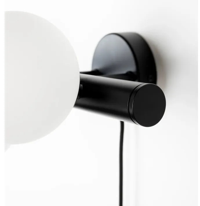 Čierno-biele nástenné svietidlo Monica – White Label