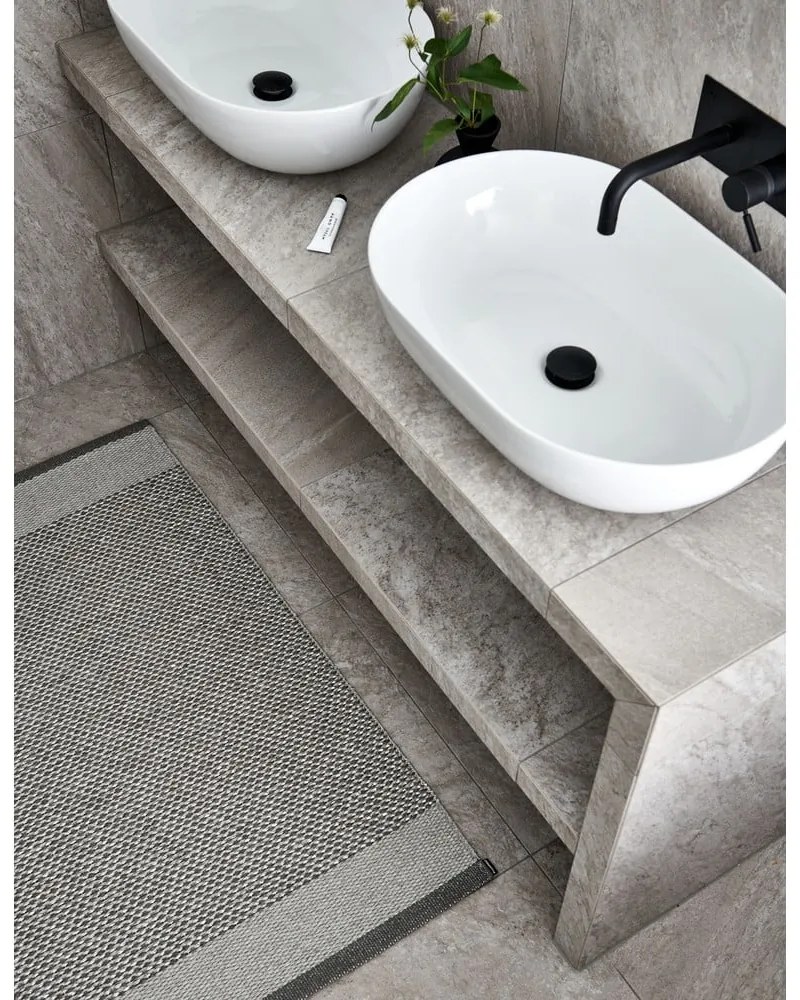 Sivý vnútorný a vonkajší koberec 85x160 cm Edit Warm Grey – Pappelina