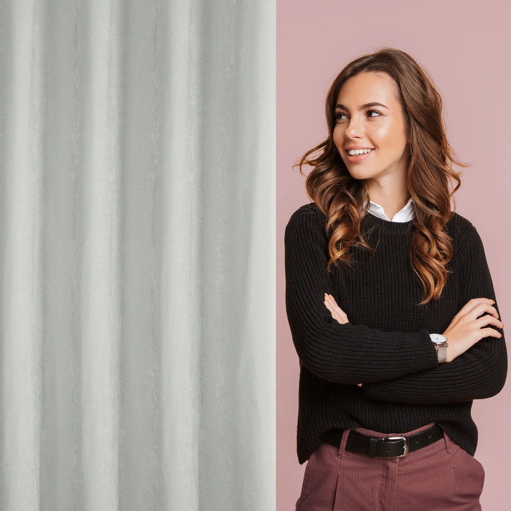 ZÁVES NA KRÚŽKOCH VANI 140X250 CM STRIEBORNÁ