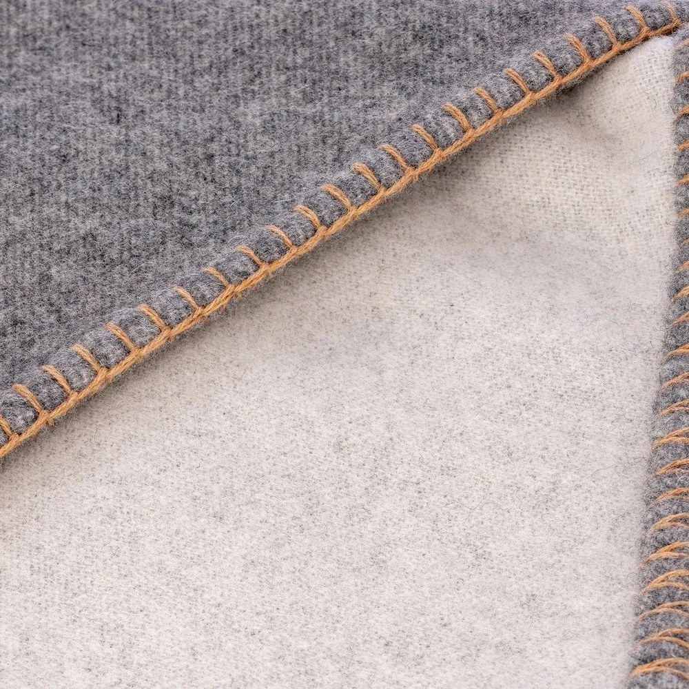 Sivá deka s prímesou vlny 145x200 cm Ahwi – Blomus