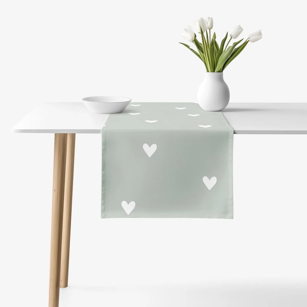 Goldea behúň na stôl 100% bavlnené plátno - srdiečka na šalviovo zelenom 35x120 cm