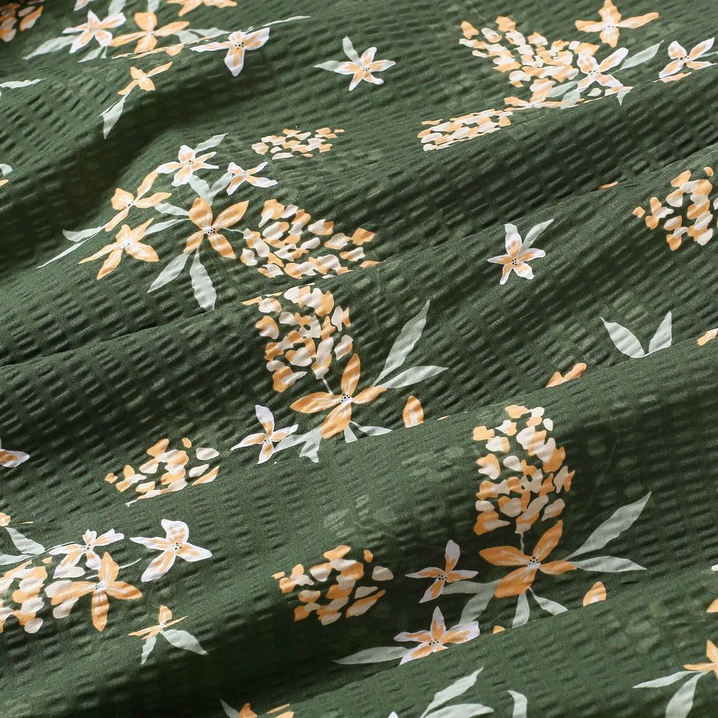 Goldea krepová obliečka na vankúš - marhuľové kvety 50 x 50 cm