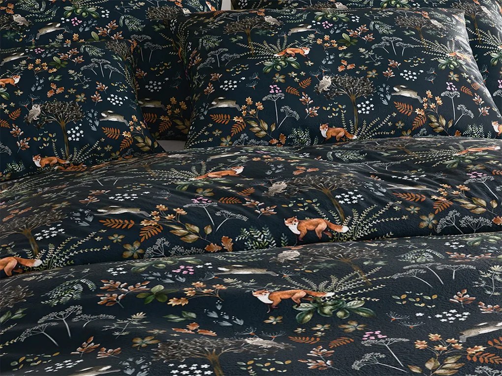 Mikroplyšové obliečky THE FOX AND THE HARE tmavo zelené Rozmer obliečok: 70 x 90 cm | 140 x 200 cm