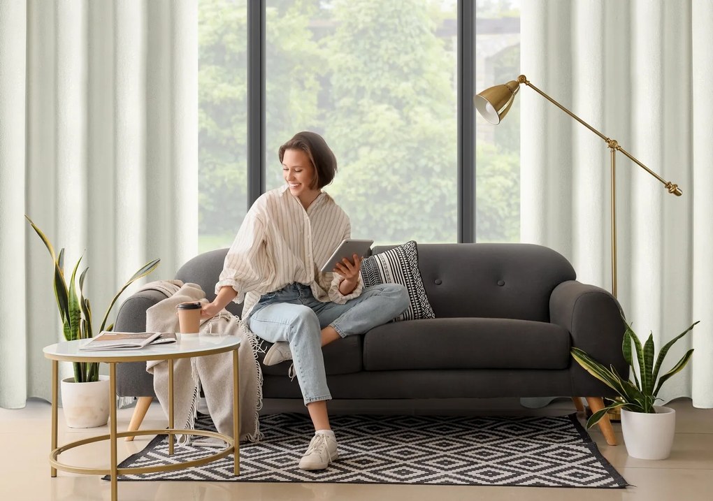 ZATEMŇOVACÍ ZÁVES NA KRÚŽKOCH BETHY 135X250 CM VZOROVANÁ