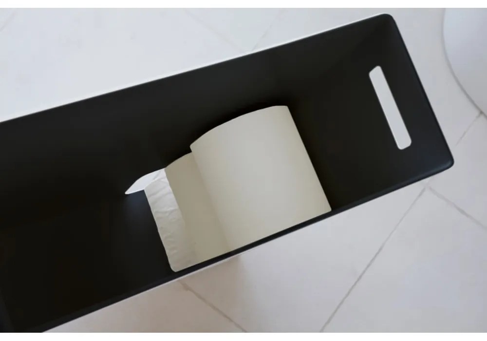 Čierny kovový zásobník na toaletný papier Yamazaki Tower