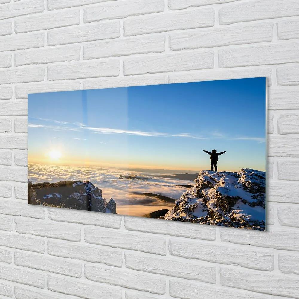 Obraz na skle Mountain muž mraky východ 120x60 cm