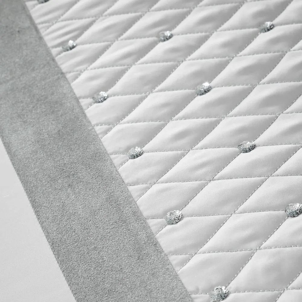Sivý pléd z mikrosaténu 240x260 cm Sequin Cluster – Catherine Lansfield