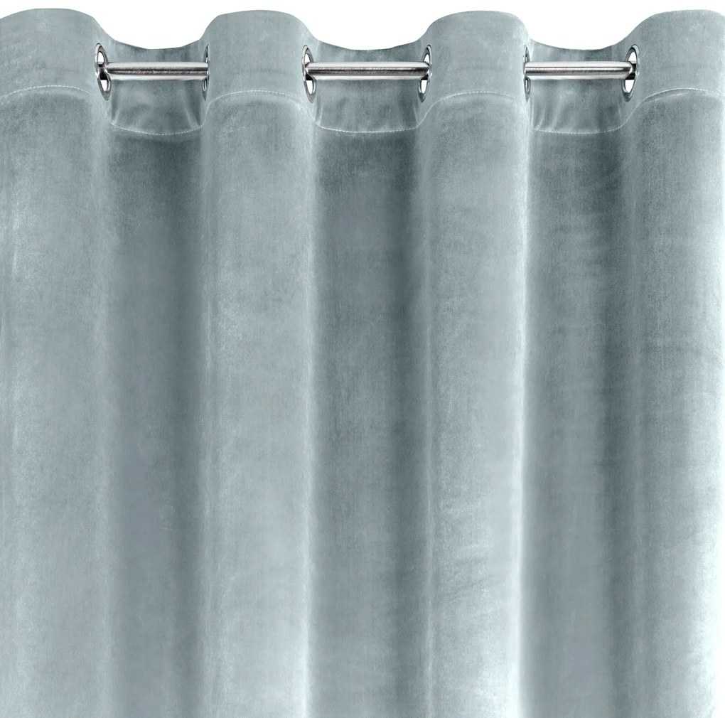 ZATEMŇOVACÍ ZÁVES NA KRÚŽKOCH SAMANTA 140X250 CM STRIEBORNÁ