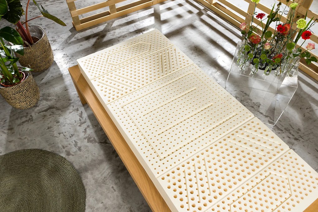 Novaya Extra vysoký latexový matrac ROYAL (všetky tvrdosti) Rozmer: 200x80, Poťahová látka: Tencel, Tvrdosť matraca: Mäkký (60 kg/m3)