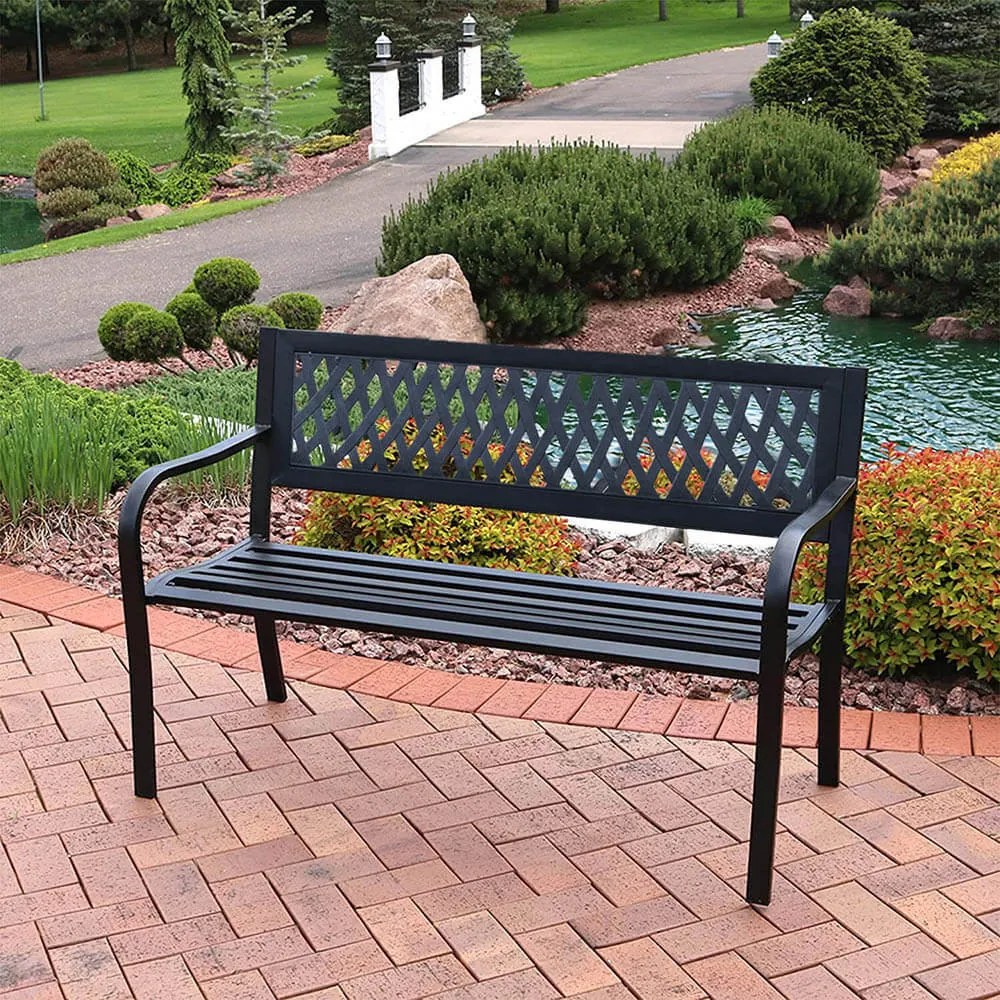 Záhradná lavička, s mriežkovaným operadlom