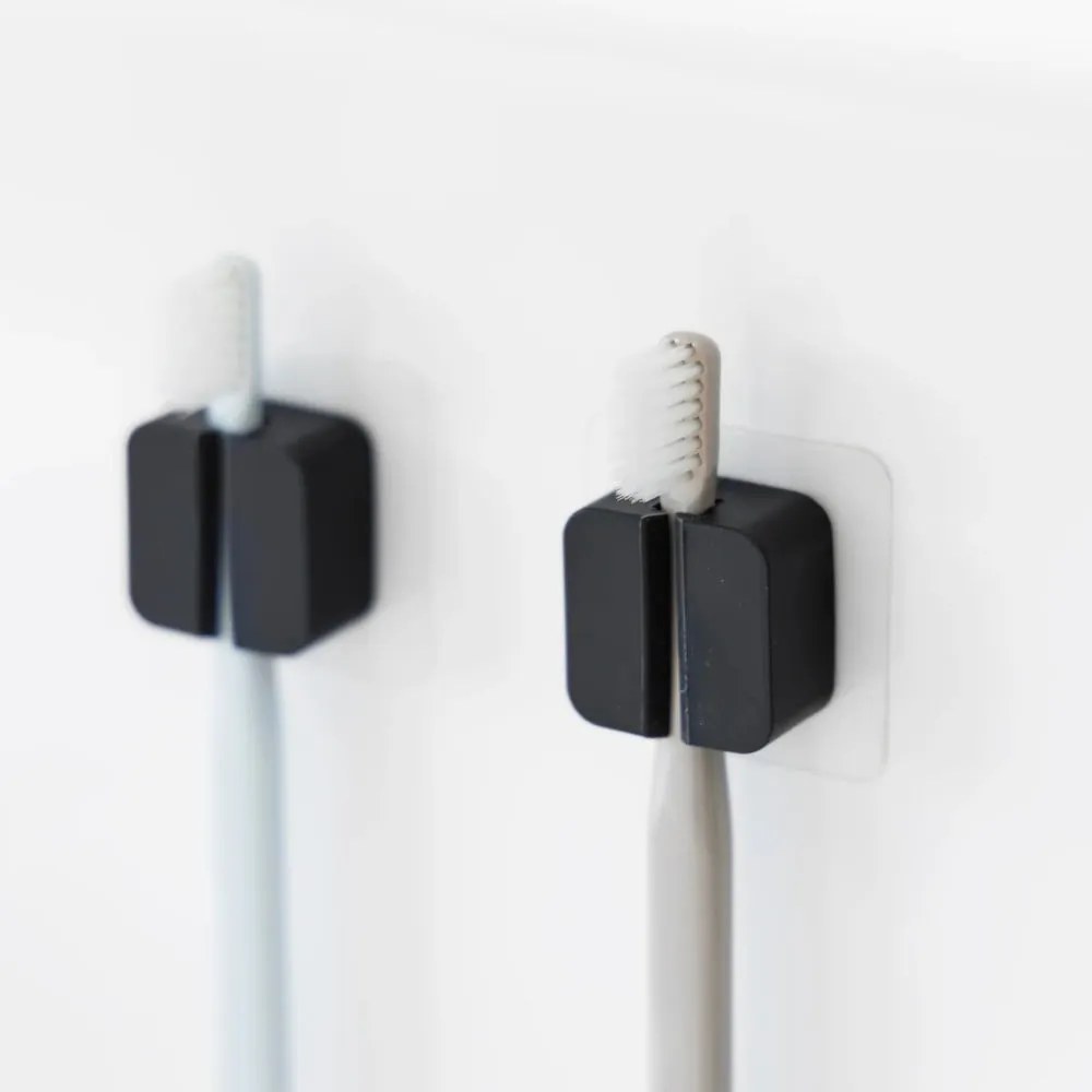 Čierne silikónové multifunkčné držiaky v súprave 2 ks Film Hook – YAMAZAKI