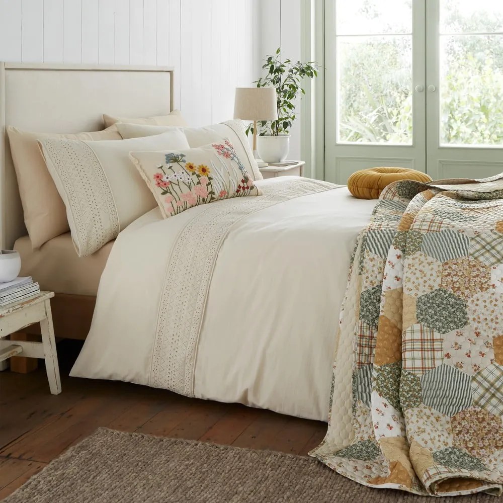 Krémové obliečky na dvojlôžko 200x200 cm Broderie Anglaise – Catherine Lansfield