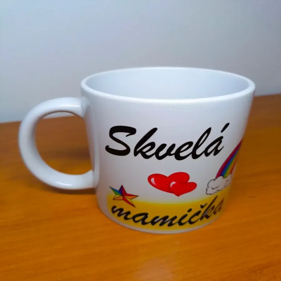 Šálka s motívom a obrázkom