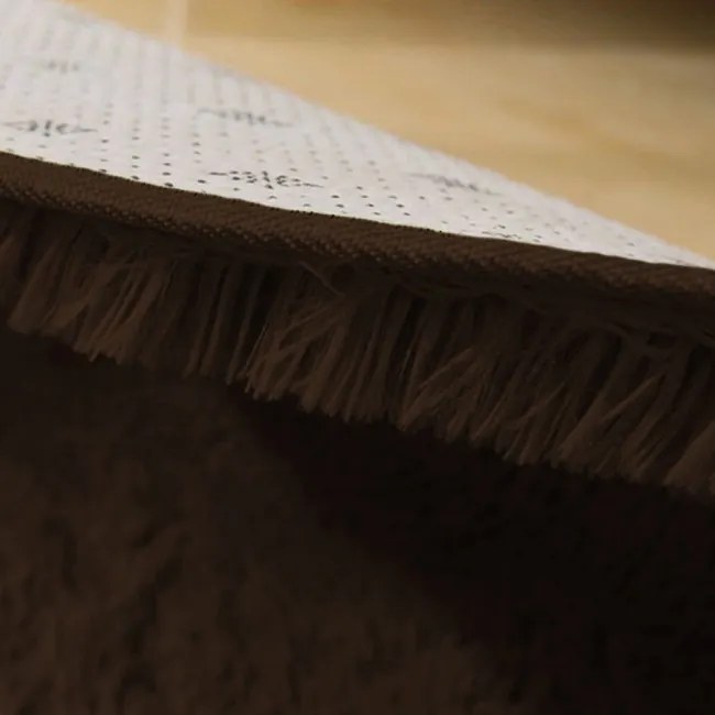 Protišmykový koberec SHAGGY tmavohnedý