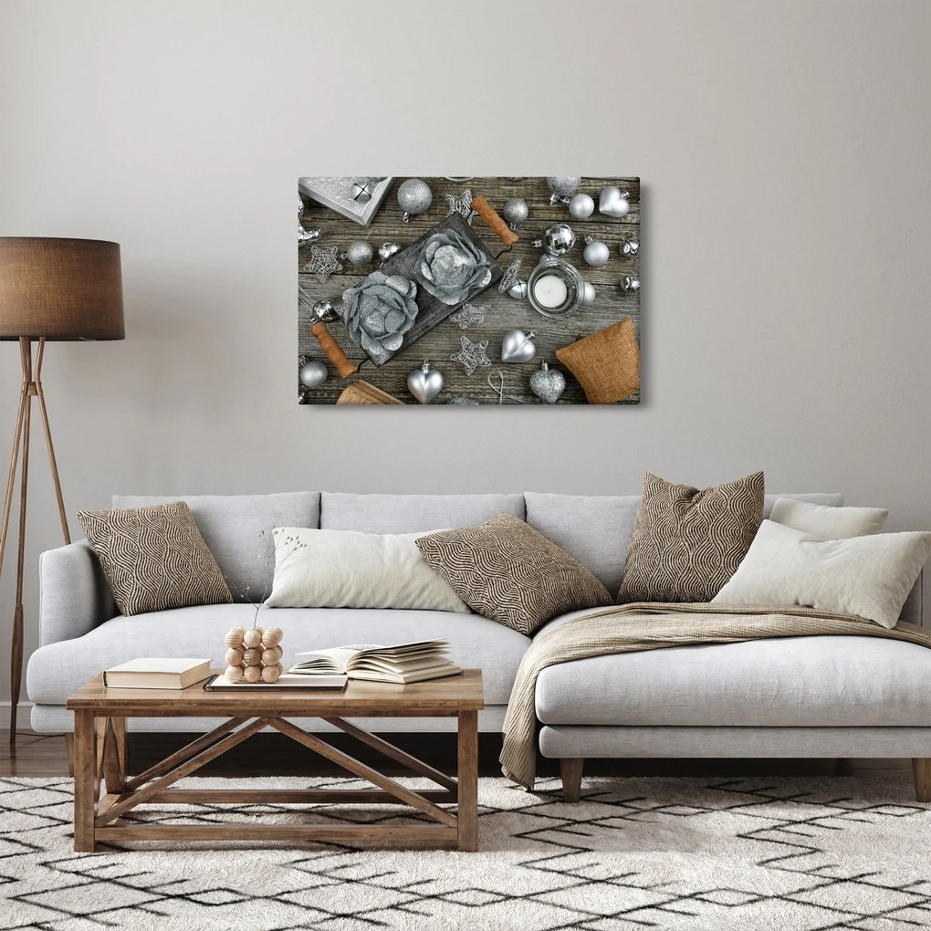 Obraz - strieborné vianočné dekorácie (90x60 cm)