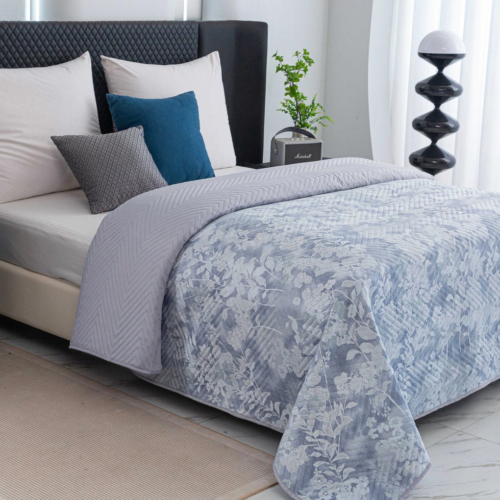Prehoz na posteľ FLOWERS modrý / sivý Rozmer: 200 x 220 cm
