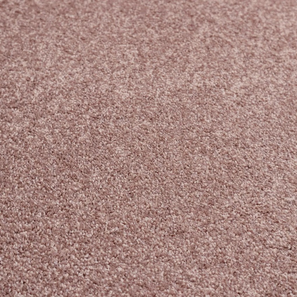 ITC, Metrážny koberec Feliz 066, na mieru, šíře 4m, ružová, filc, detská izba