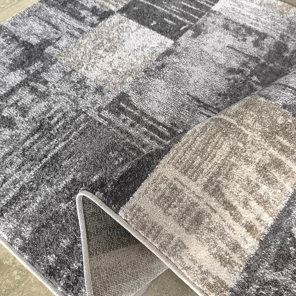 DY Sivý koberec s geometrickým vzorom Panamero 24 Rozmer: 160x220 cm