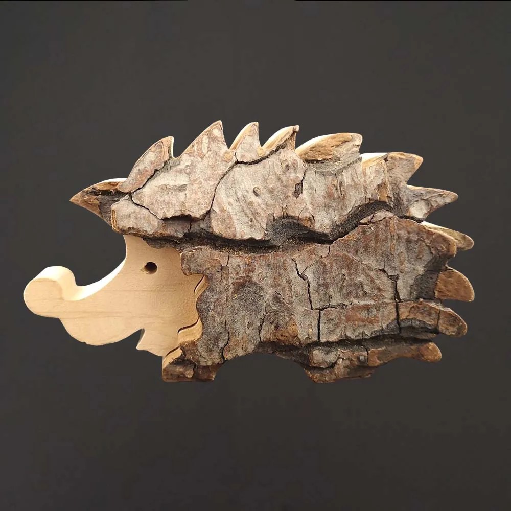 AMADEA Drevená dekorácia ježko s kôrou, masívne drevo, 12 cm
