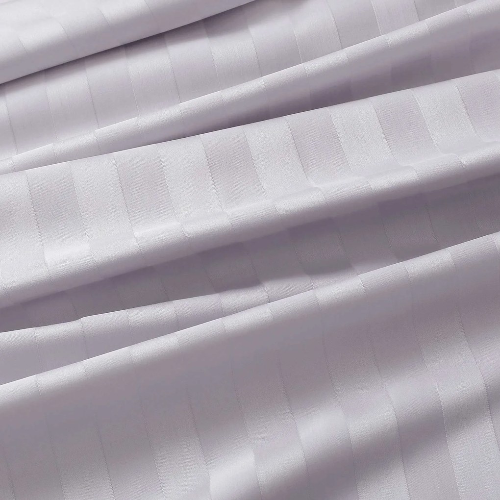 Goldea hranatý damaškový obrus - svetlo sivé prúžky so saténovým leskom 120 x 160 cm