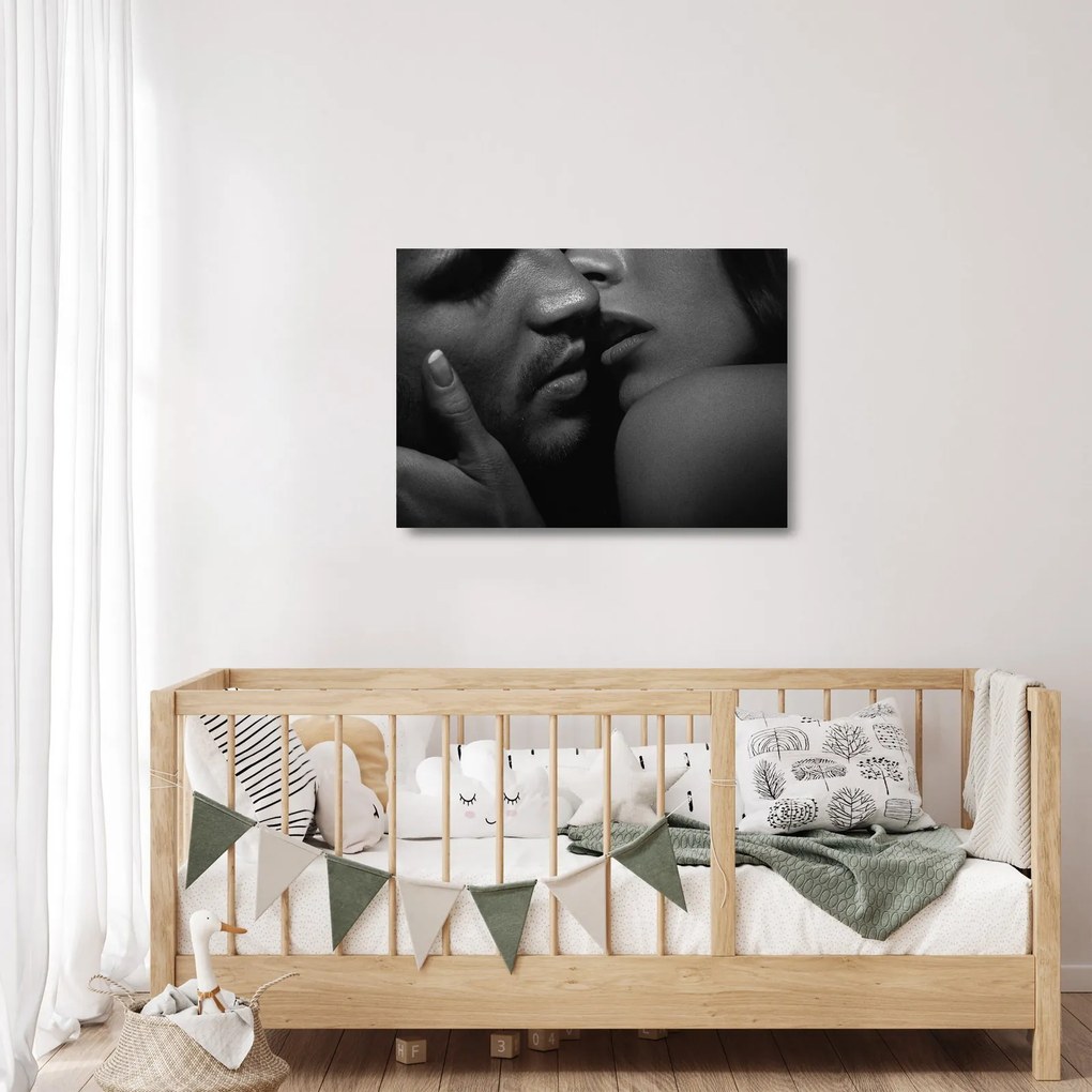 Sklenený obraz - Bozk, čiernobiela fotografia (70x50 cm)