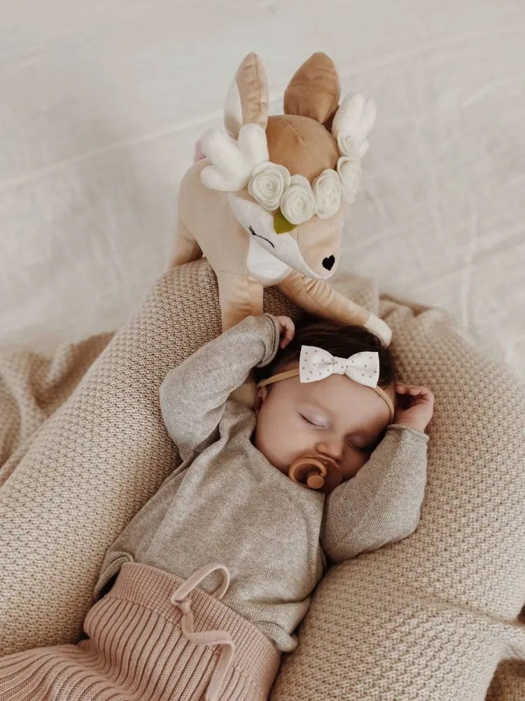 Plyšová srnka Bambi béžové kvety 35 cm