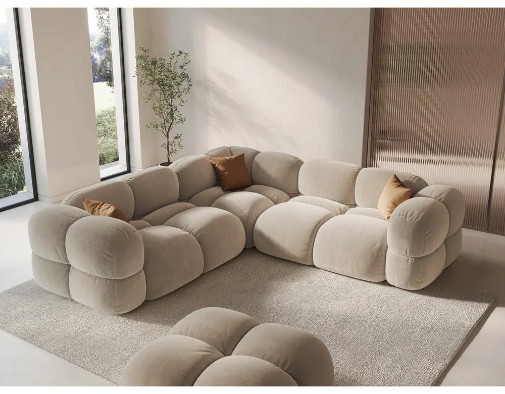 Béžová zamatová rohová pohovka Loretto – Cosmopolitan Design