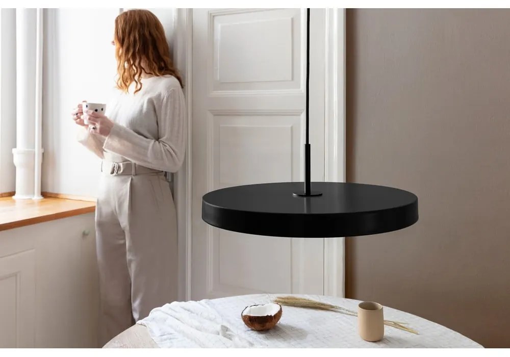 Čierne LED závesné svietidlo s kovovým tienidlom ø 43 cm Asteria Medium – UMAGE